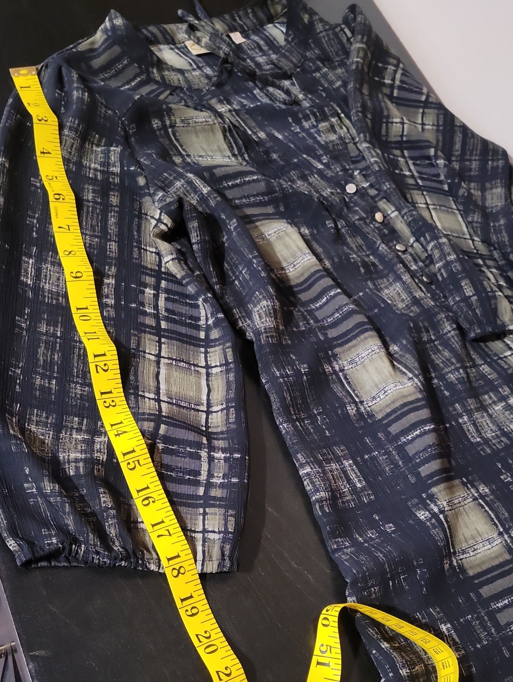 Princess Vera Wang Black and Olive Plaid Lightweight Tunic - Picture 9 of 12